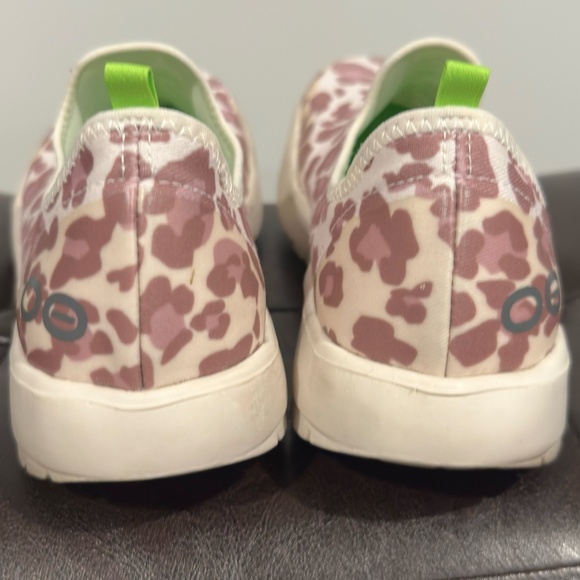OOFOS Women's OOmg eeZee Low Shoe - Rose Leopard Size - 8 - Picture 6 of 8
